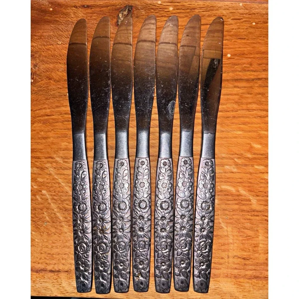 Set of 7 O Roger’s Oneida Stainless Steel Knives